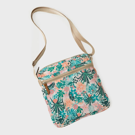 Cross Bag en print de Flores. Cartera versátil y cómoda para llevar tus esenciales y los esenciales de tu bebé para una salida rápida al parque, al banco o al súper, donde no necesitas muchas cosas pero debes lista para todo.