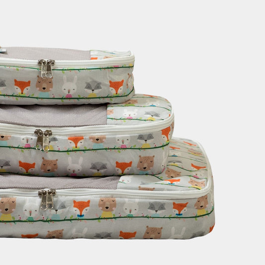 Pack x 3 Organizadores de Ropa en print Zorritos. Transporta o guarda la ropa perfectamente doblada y ordenada en la maleta o en tu clóset. Ahorra espacio y tiempo en empacar/desempacar.