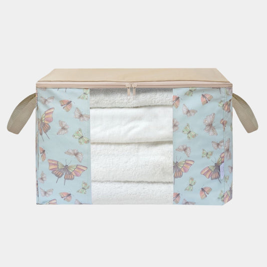 Caja Organizadora en print Mariposas. Organiza la ropa de cama, toallas o ropa de tus hijos de la temporada pasada en cajas de tela que adornan tus ambientes.