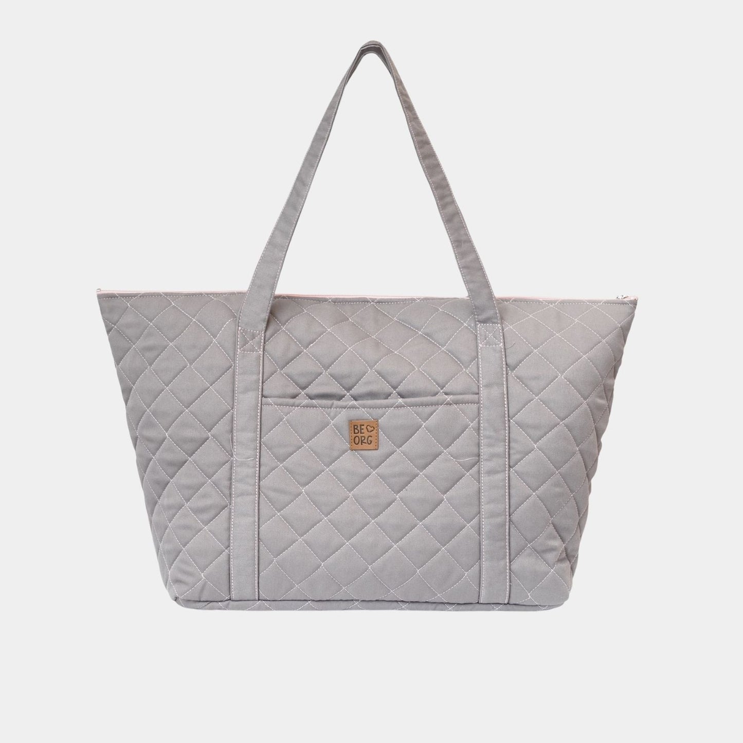 Mom Bag en color Gris con interior Rosado. Amplio y versátil bolso para utilizar como pañalera, maletín de fin de semana o como bolso de mano para viajes.
