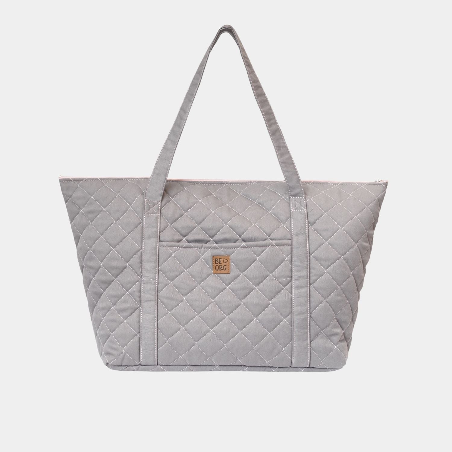 Mom Bag en color Gris con interior Rosado. Amplio y versátil bolso para utilizar como pañalera, maletín de fin de semana o como bolso de mano para viajes.