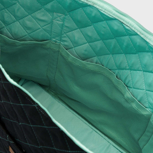 Mom Bag en color Negro con interior Turquesa. Amplio y versátil bolso para utilizar como pañalera, maletín de fin de semana o como bolso de mano para viajes.