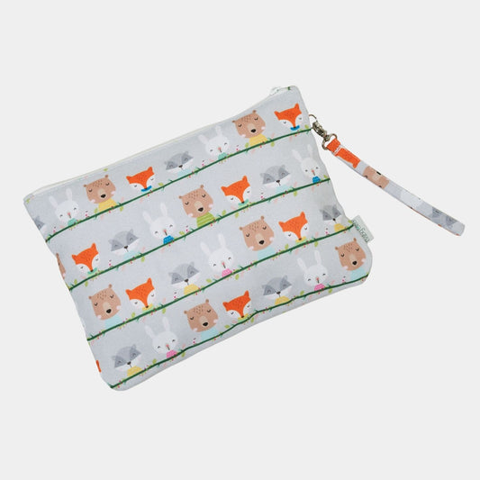 Neceser Básico en print Zorritos. Transporta todos los accesorios personales o de higiene de tu hijo/a de manera ordenada con un estilo lindo.
