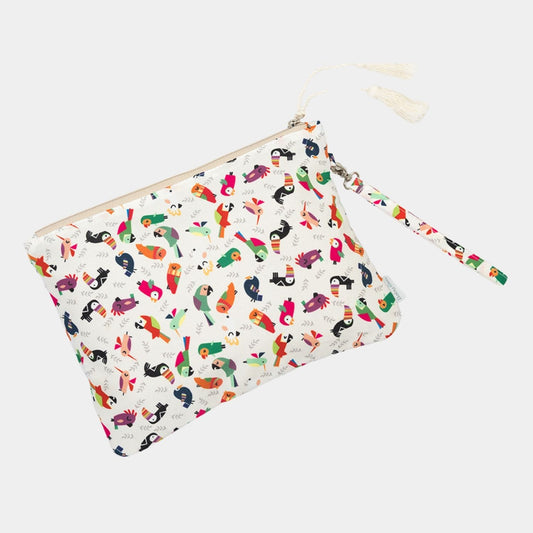 Neceser Básico en print Loros. Transporta todos los accesorios personales o de higiene de tu hijo/a de manera ordenada con un estilo lindo.