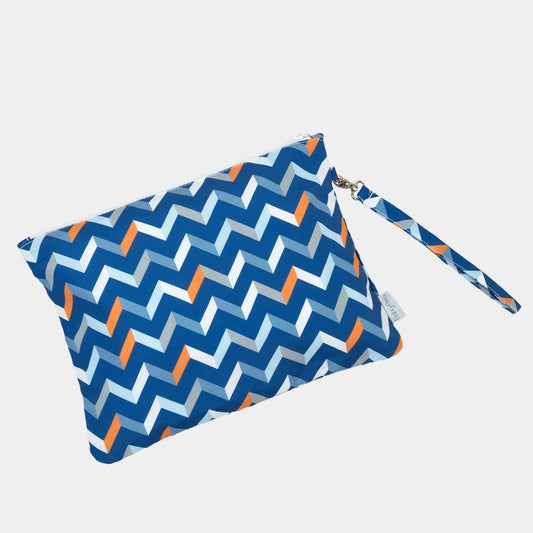 Neceser Básico en print Rayas. Transporta todos los accesorios personales o de higiene de tu hijo/a de manera ordenada con un estilo lindo.