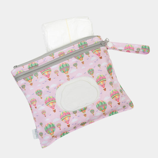 Neceser Express, en print Globos, ideal para el cambio de pañal. Compartimiento central almacena 3 a 4 pañales, malla para accesorios y compartimiento especial con acceso directo a los wipes.