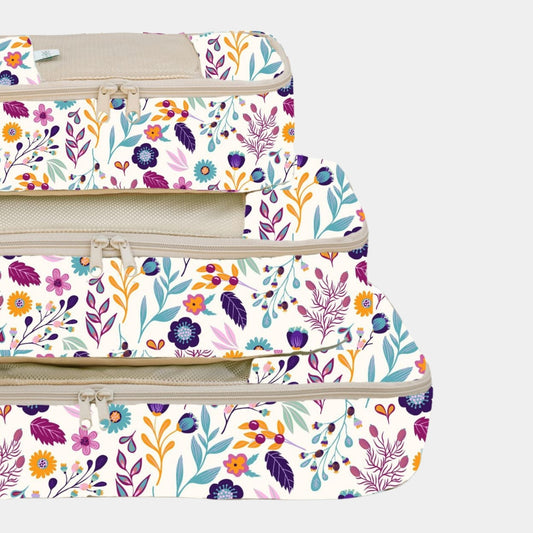 Pack x 3 Organizadores de Ropa en print Flores Beige. Transporta o guarda la ropa perfectamente doblada y ordenada en la maleta o en tu clóset. Ahorra espacio y tiempo en empacar/desempacar.