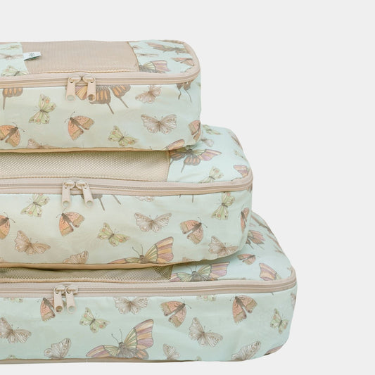 Pack x 3 Organizadores de Ropa en print Mariposas. Transporta o guarda la ropa perfectamente doblada y ordenada en la maleta o en tu clóset. Ahorra espacio y tiempo en empacar/desempacar.