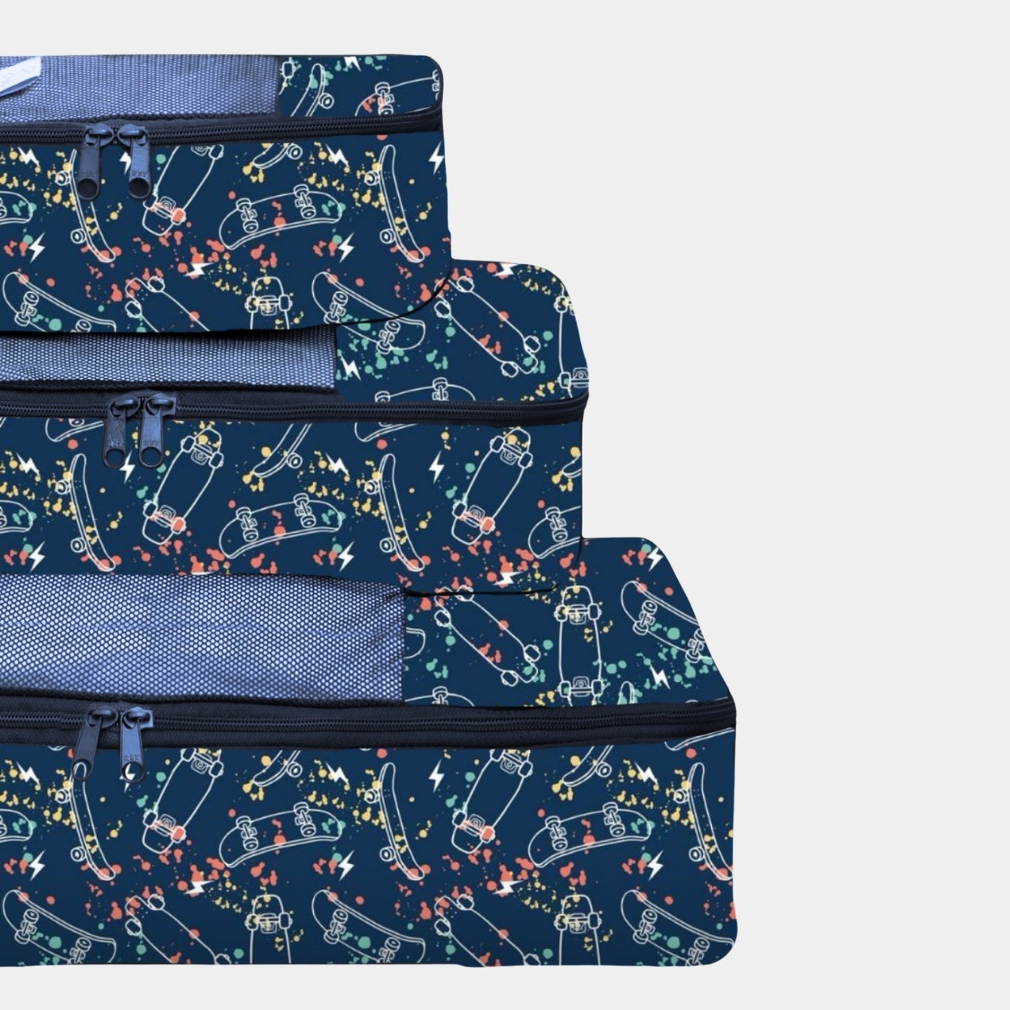 Pack x 3 Organizadores de Ropa en print Skates. Transporta o guarda la ropa perfectamente doblada y ordenada en la maleta o en tu clóset. Ahorra espacio y tiempo en empacar/desempacar.