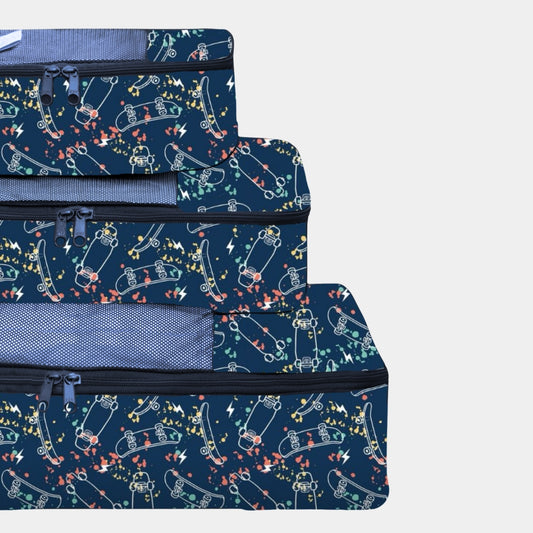 Pack x 3 Organizadores de Ropa en print Skates. Transporta o guarda la ropa perfectamente doblada y ordenada en la maleta o en tu clóset. Ahorra espacio y tiempo en empacar/desempacar.